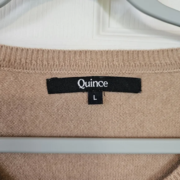 Quince Cashmere Old Money Minimalist Vneck Knit Sweater - Picture 5 of 7